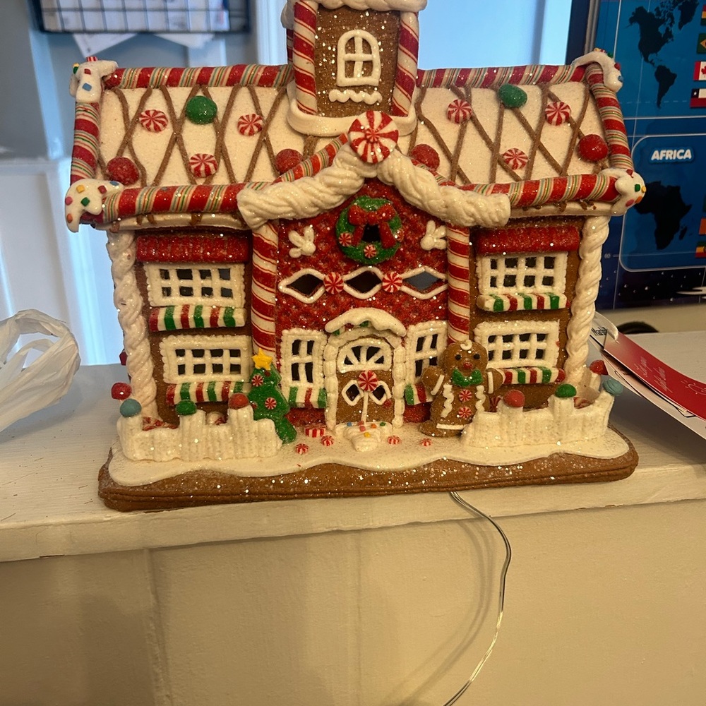 Gingerbread House lights up!